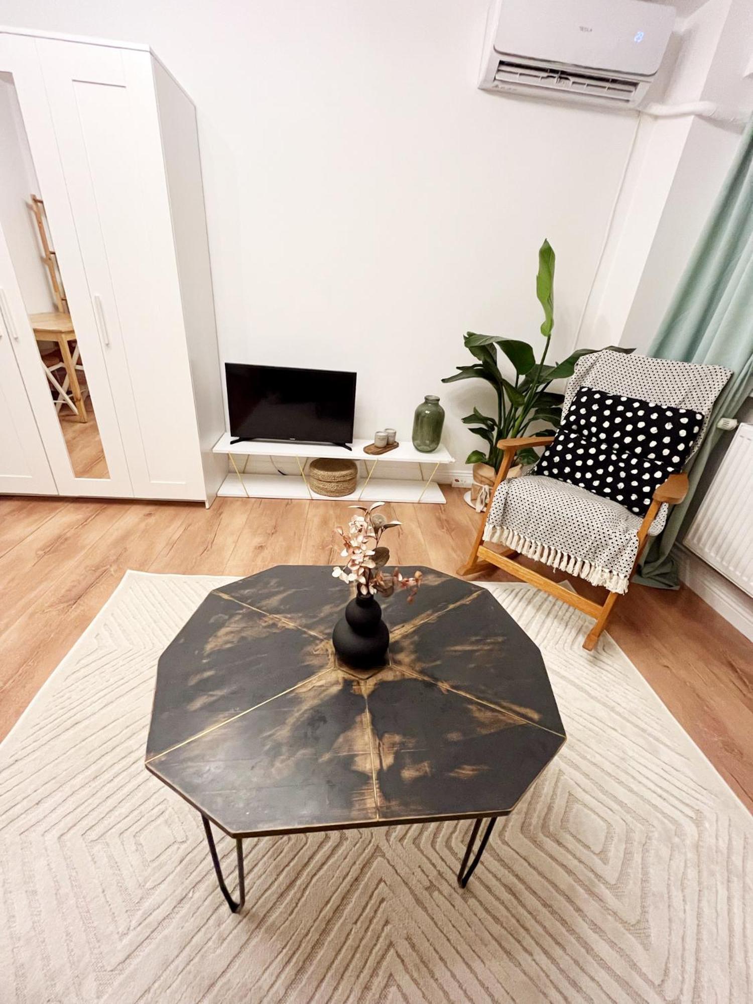Lola'S Apartament Close To City Center Bukarest Kültér fotó